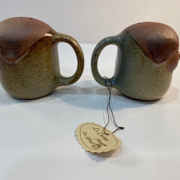 Vintage Japan Pig Couple Salt and Pepper Shakers with Handles - Picture 3 of 6